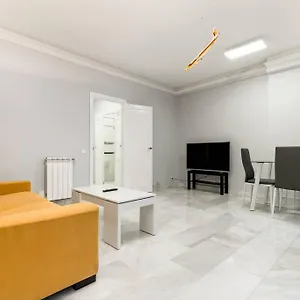 Apartamento Cozy And Comfortable In Plaza Castilla, Madrid