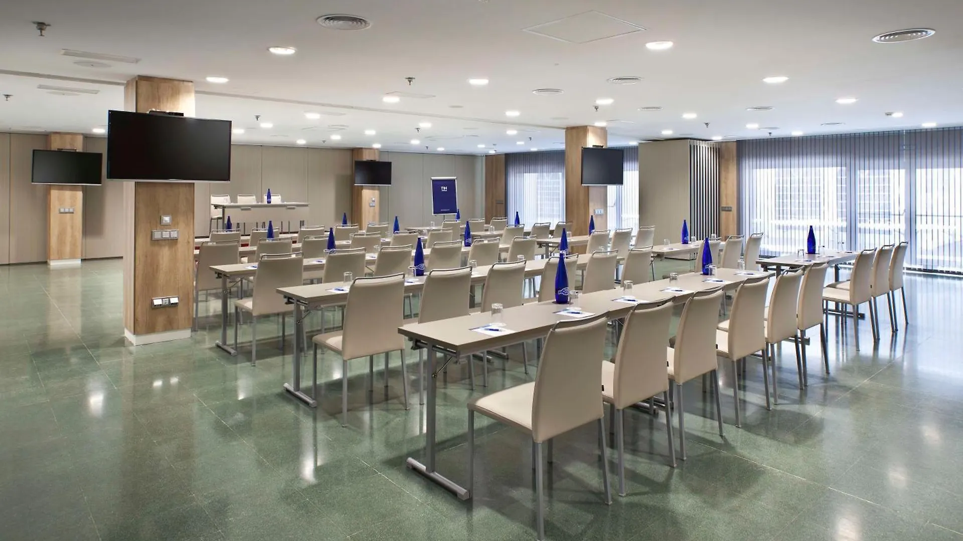 Отель Nh Madrid Ventas